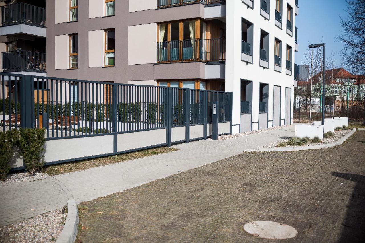 Apartament Z Ogrodkiem I Garazem Познан Екстериор снимка